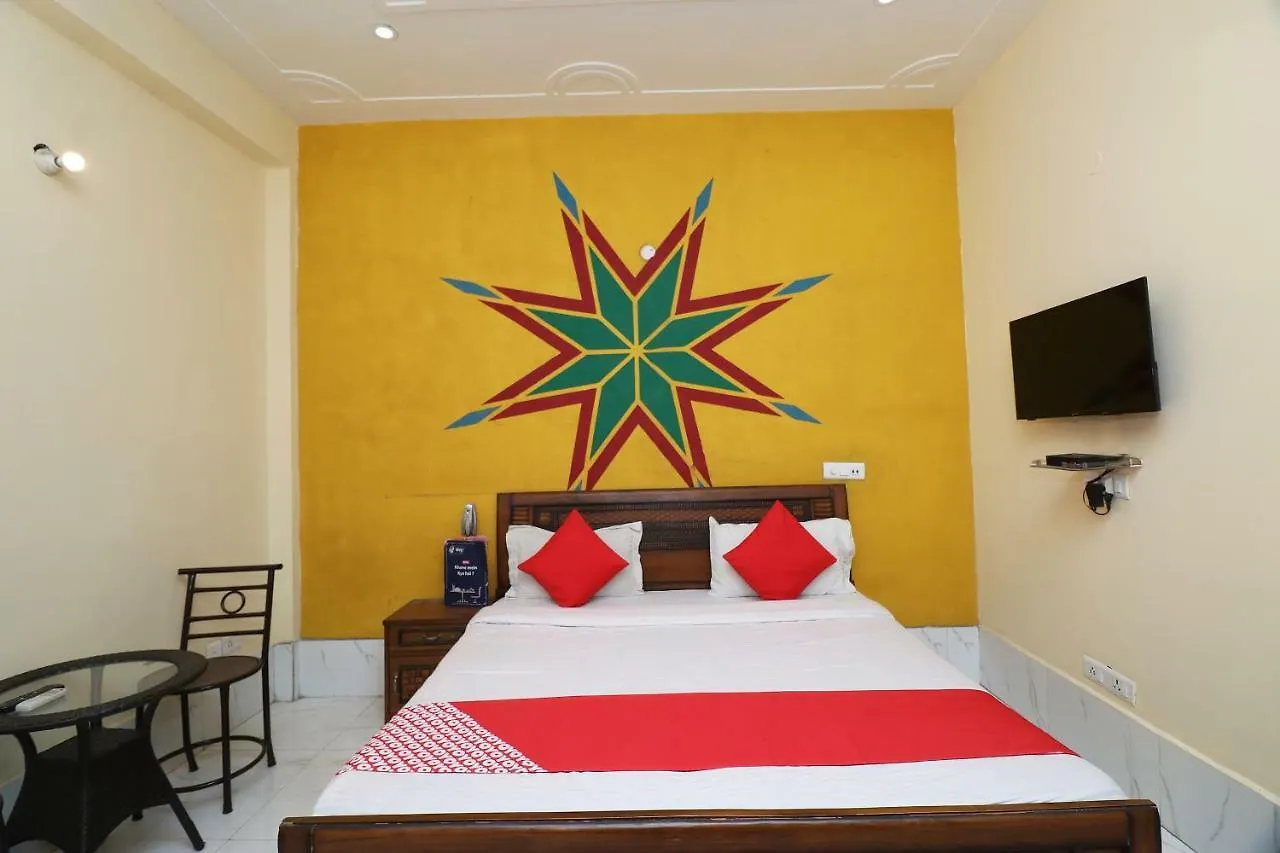 Hotel Oyo 24108 The Palms Gurgaon 3*,  India